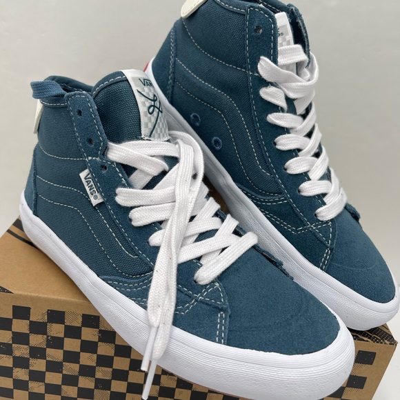 Vans WMNS The Lizzie
Teal Hi Top Sneakers 
VN0A4BX1TEA
 Teal High-Top Sneakers - Picture 8 of 16
